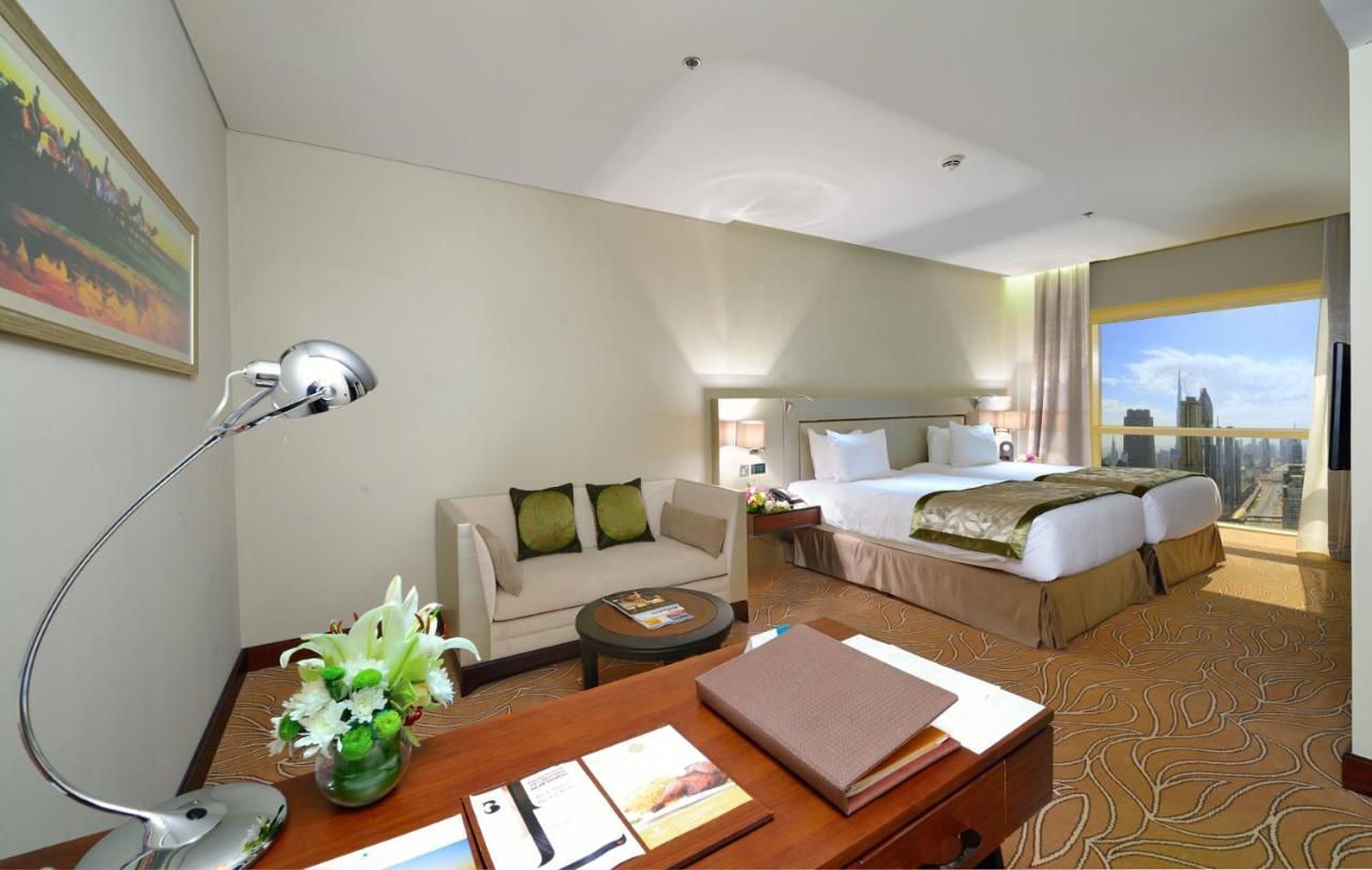 The Tower Plaza Hotel Dubai Buitenkant foto A room at the hotel