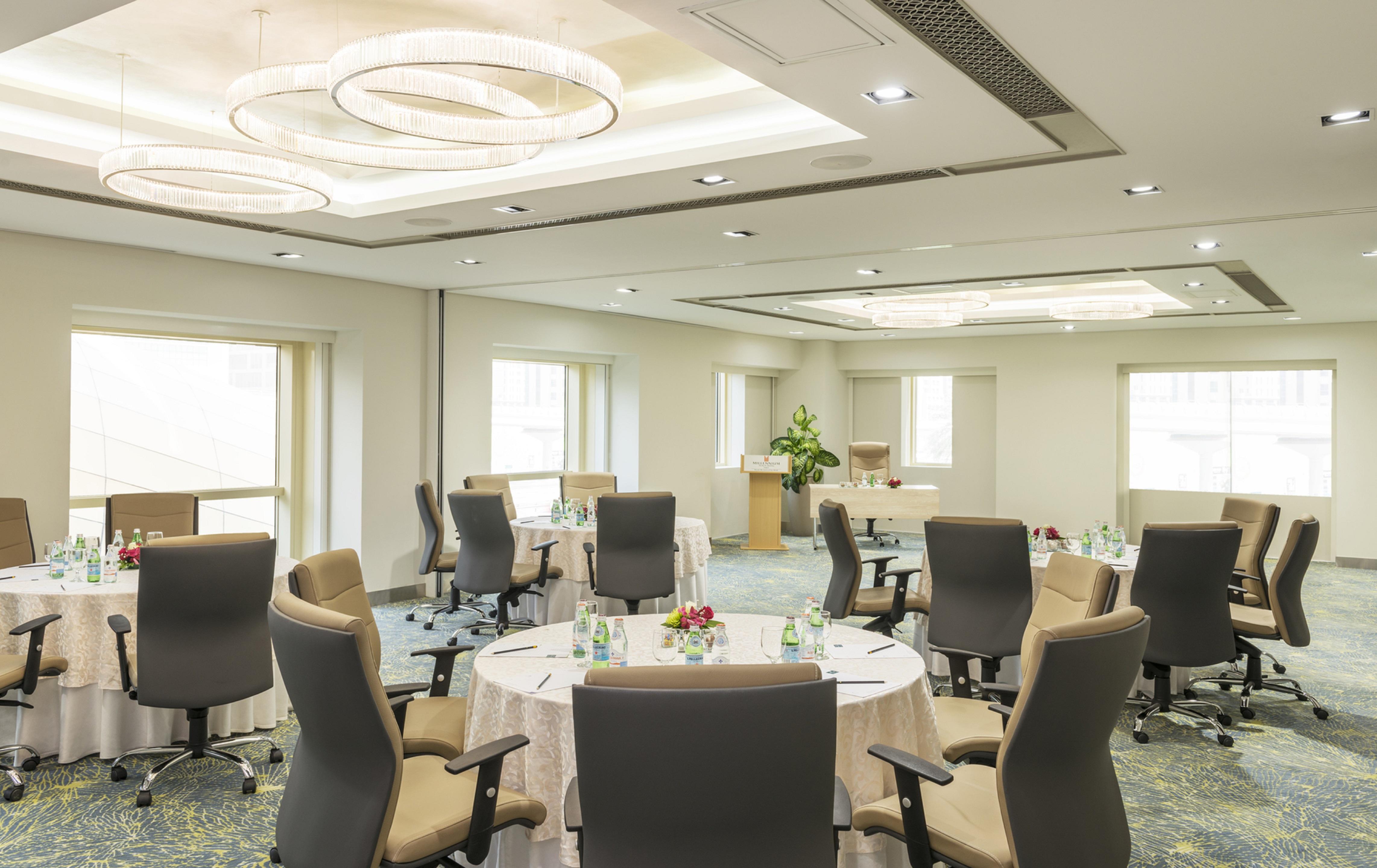 The Tower Plaza Hotel Dubai Buitenkant foto The meeting room of the hotel