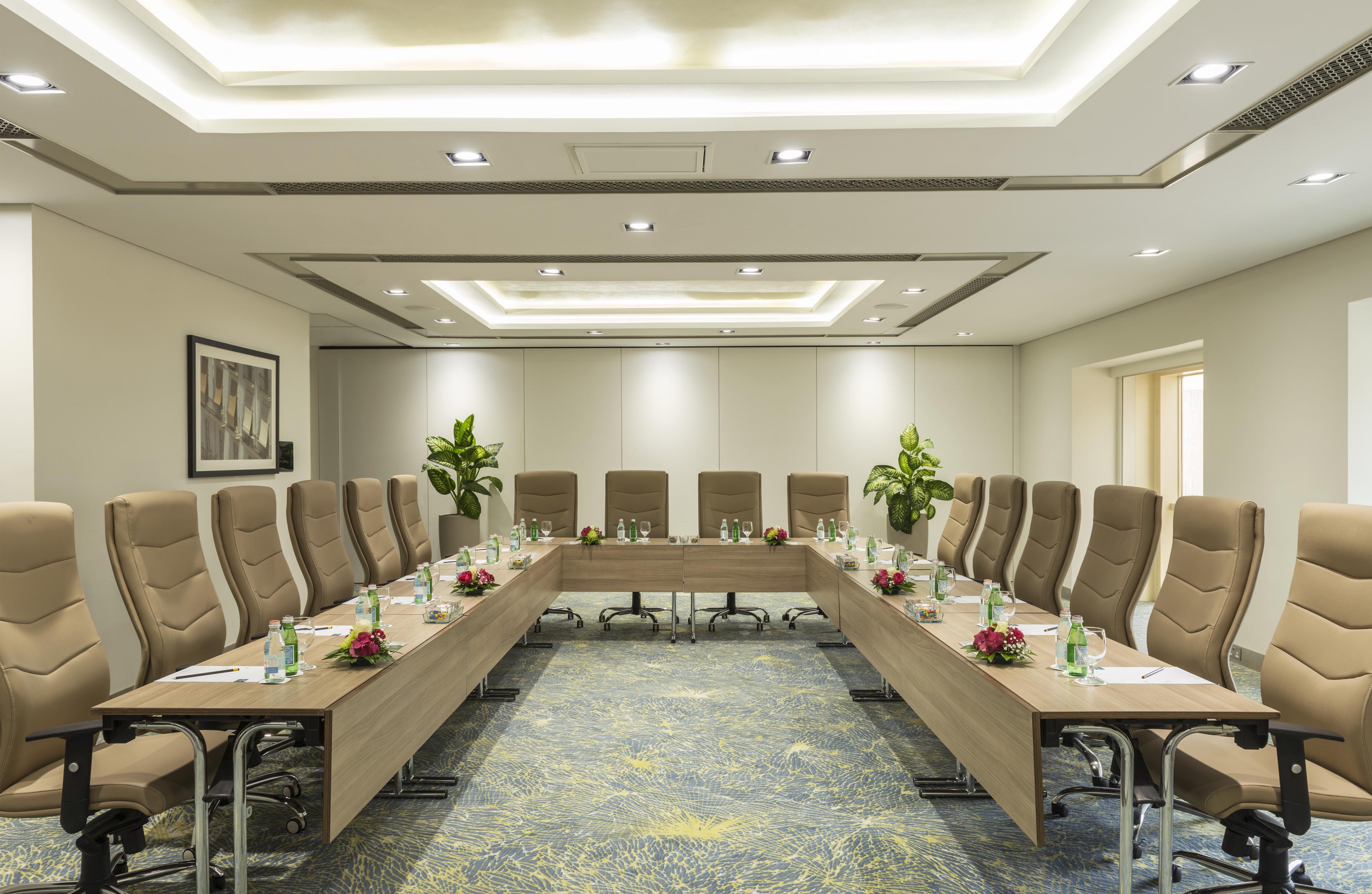 The Tower Plaza Hotel Dubai Buitenkant foto Meeting room