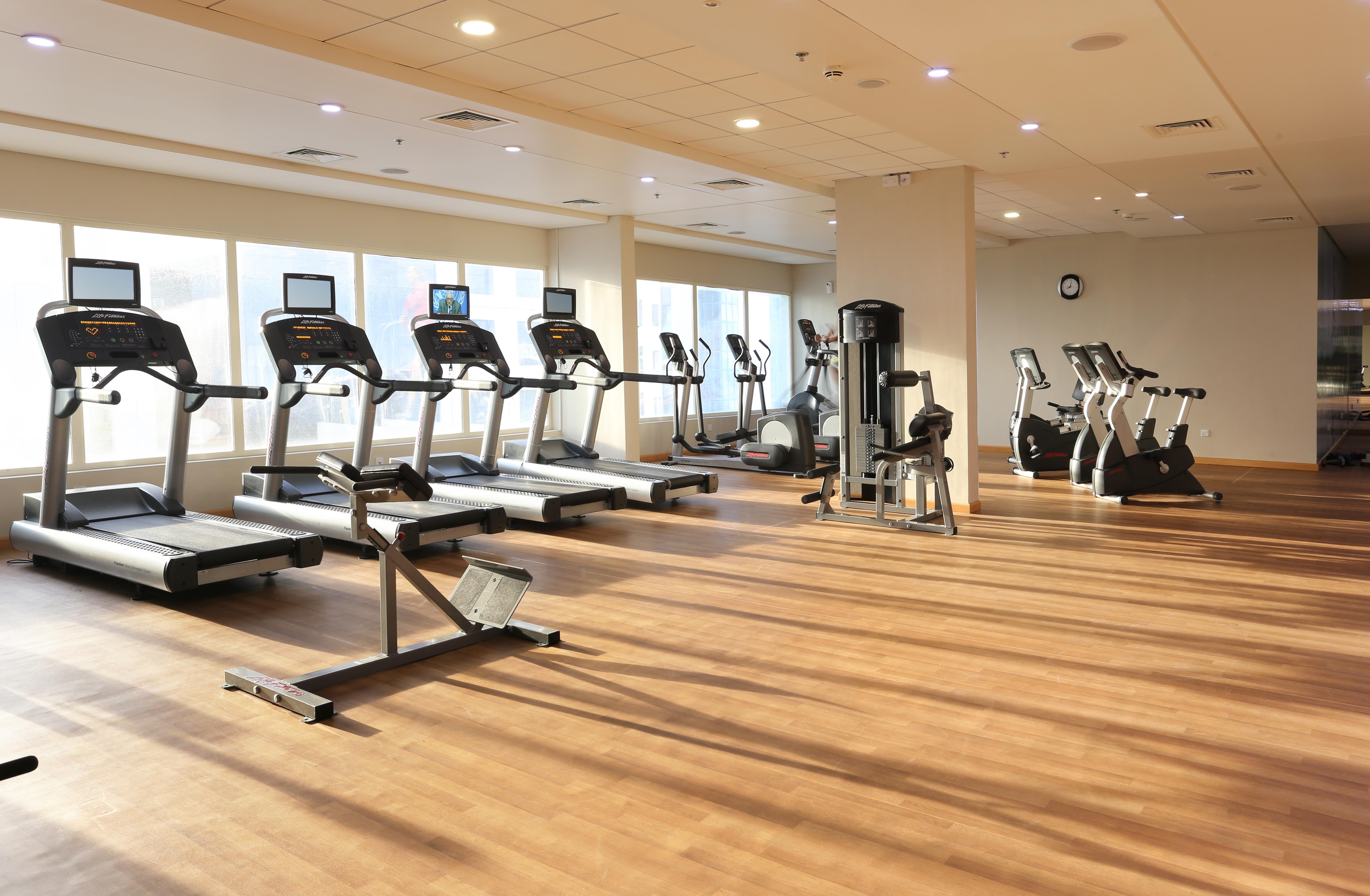 The Tower Plaza Hotel Dubai Buitenkant foto Fitness room