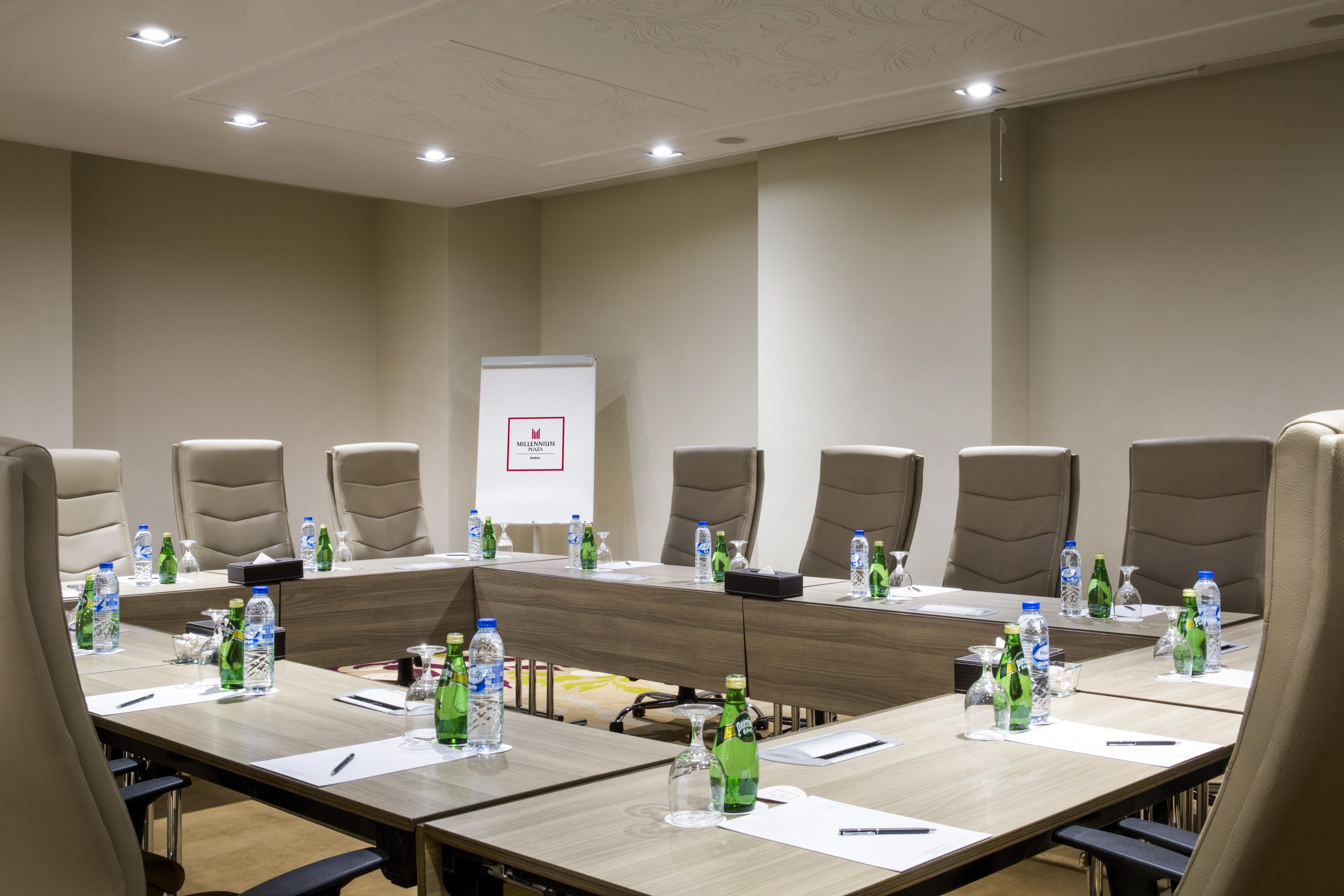 The Tower Plaza Hotel Dubai Buitenkant foto Meeting room