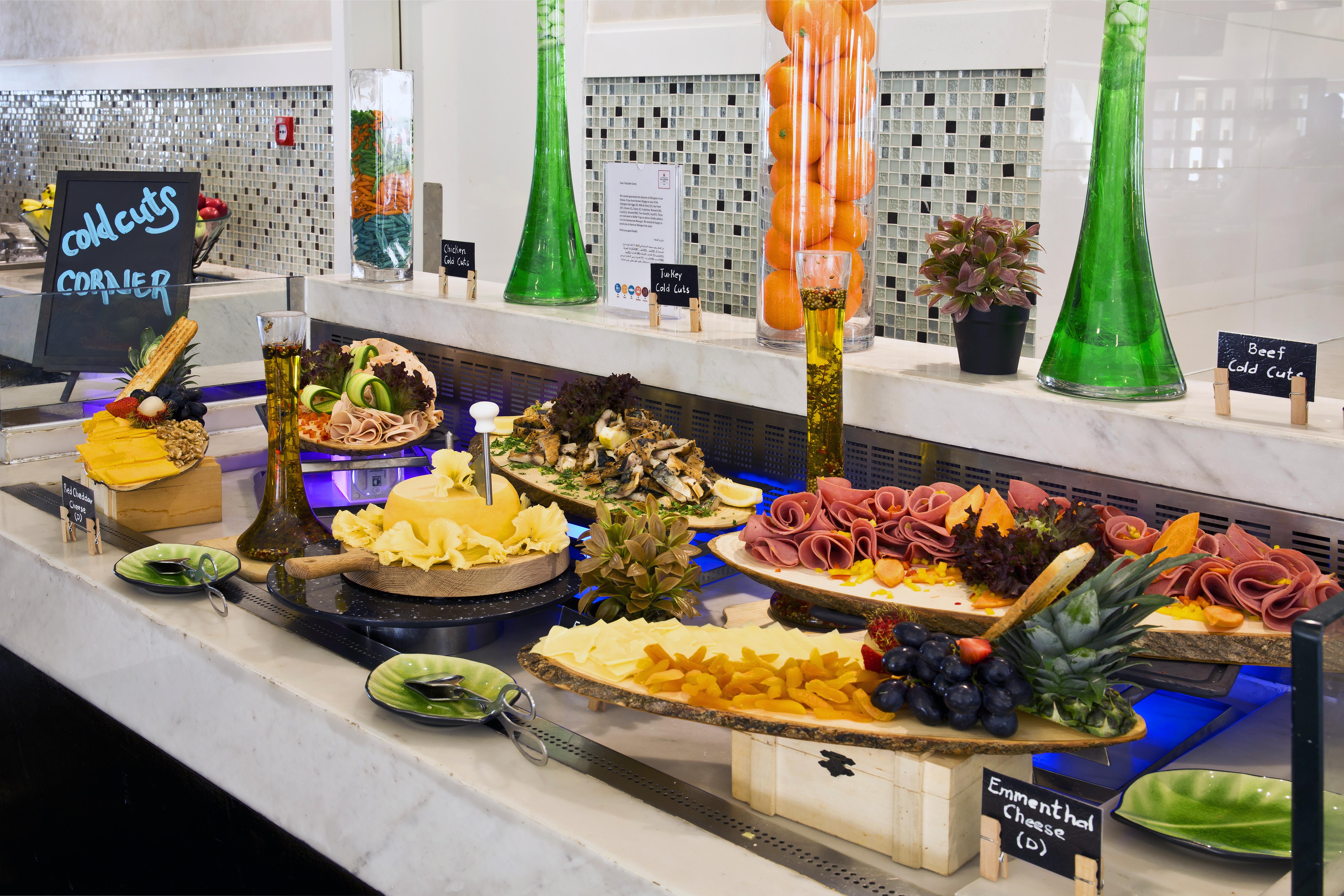 The Tower Plaza Hotel Dubai Buitenkant foto A buffet at a luxury hotel
