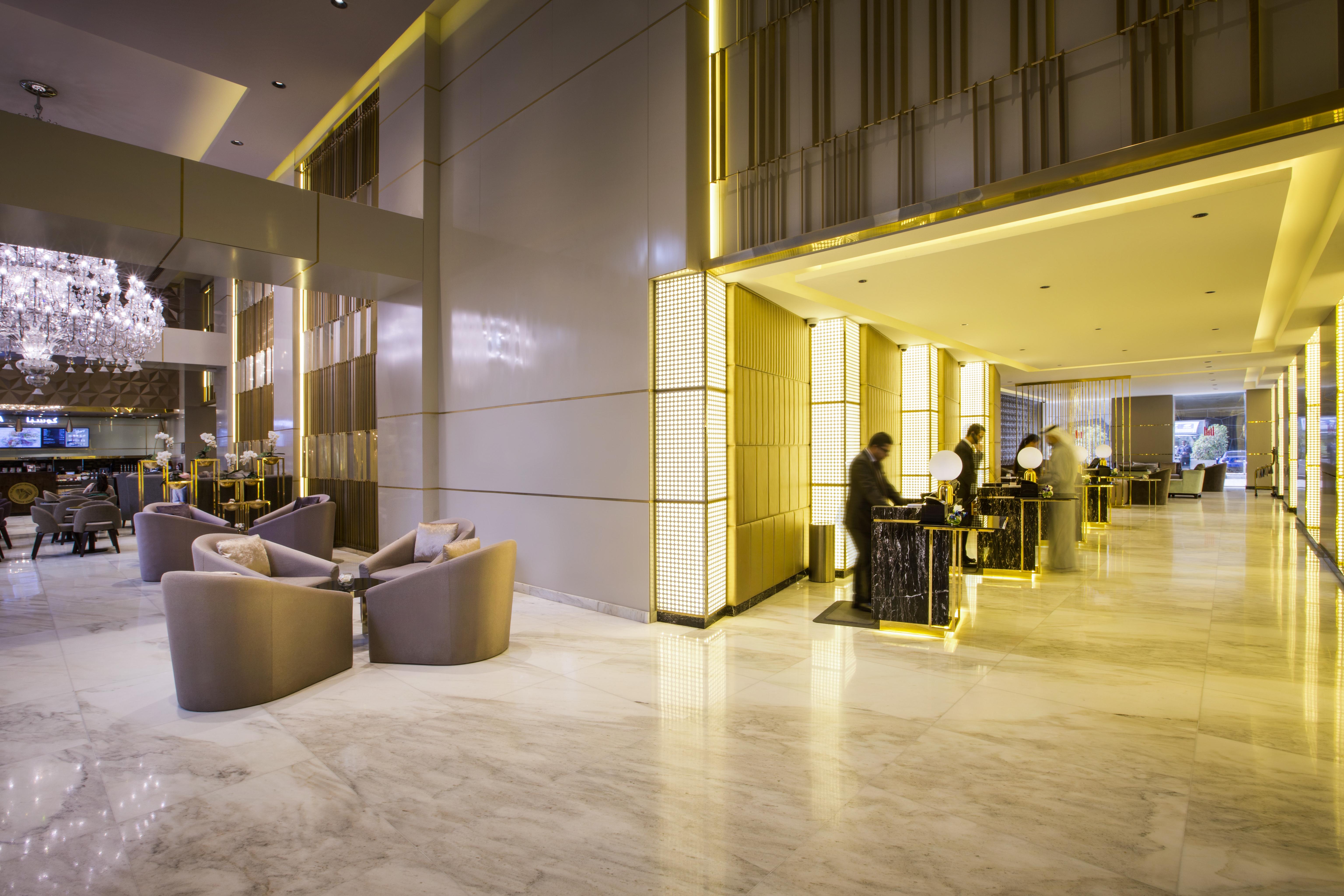 The Tower Plaza Hotel Dubai Buitenkant foto The hotel lobby