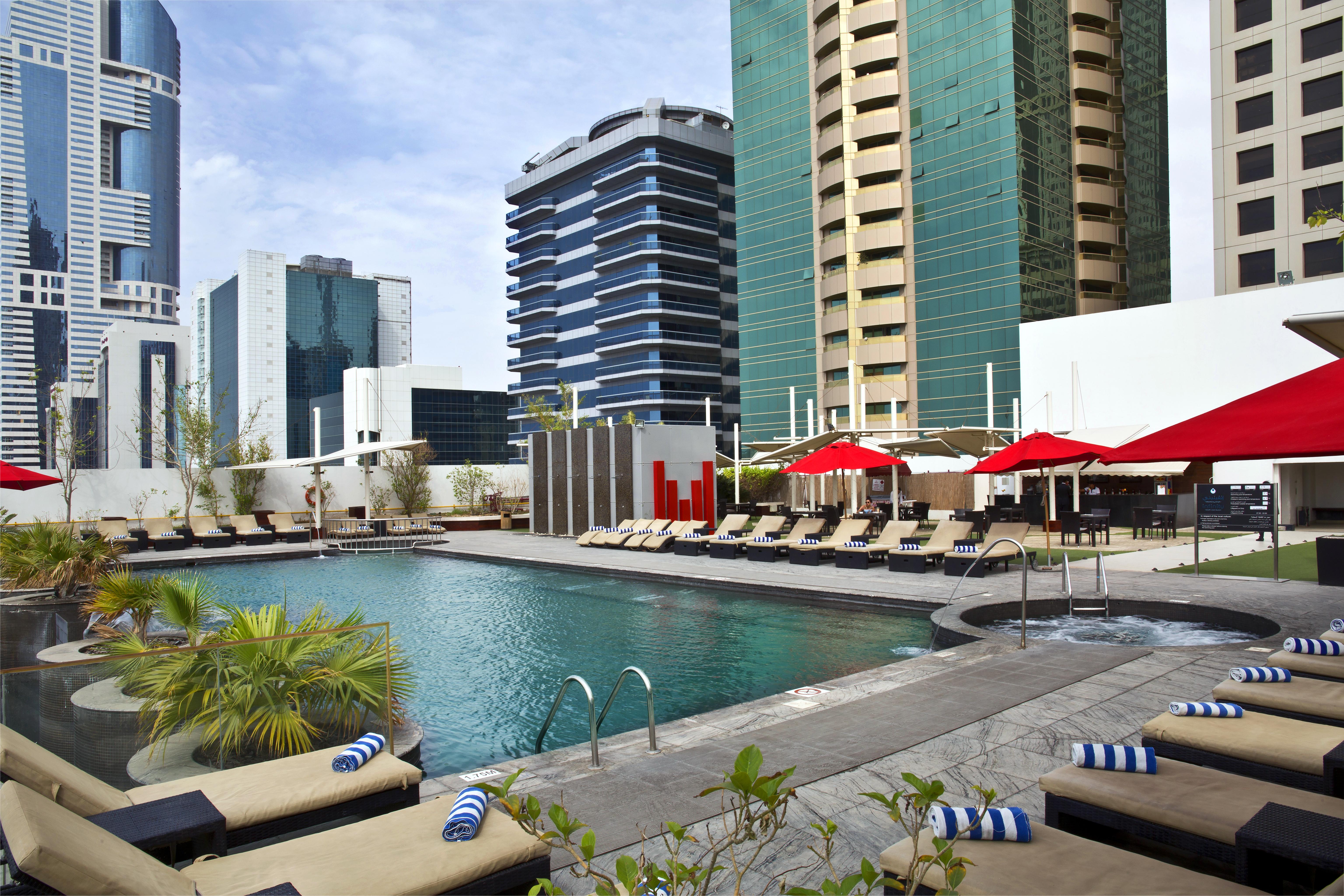 The Tower Plaza Hotel Dubai Buitenkant foto The pool at Jumeirah Jumeirah