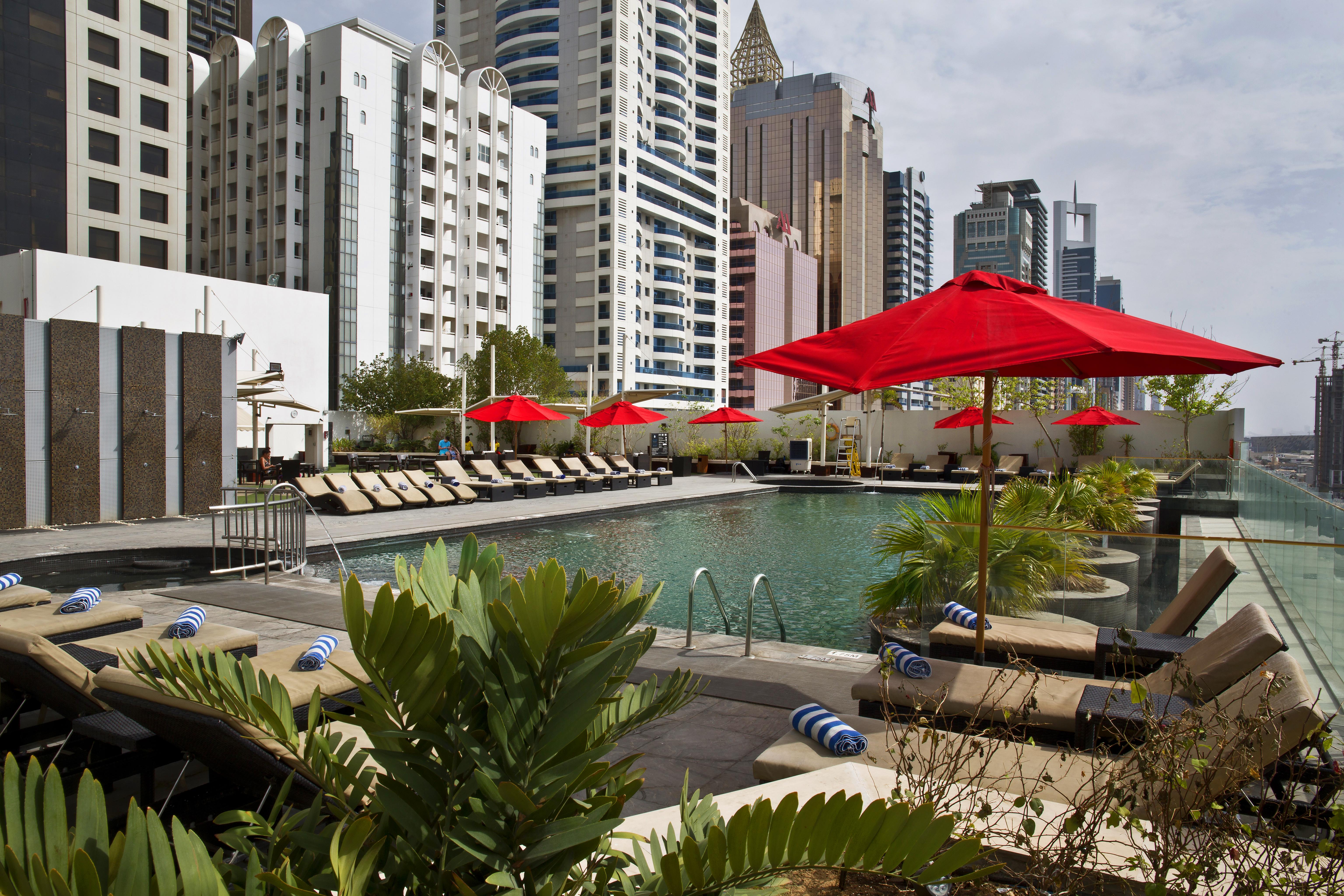 The Tower Plaza Hotel Dubai Buitenkant foto The pool at Jumeirah Jumeirah