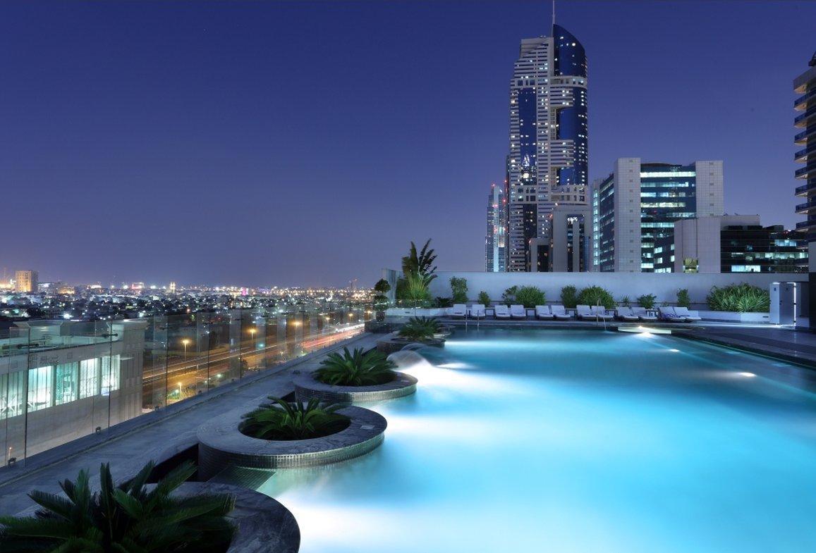 The Tower Plaza Hotel Dubai Buitenkant foto The pool at Jumeirah Jumeirah