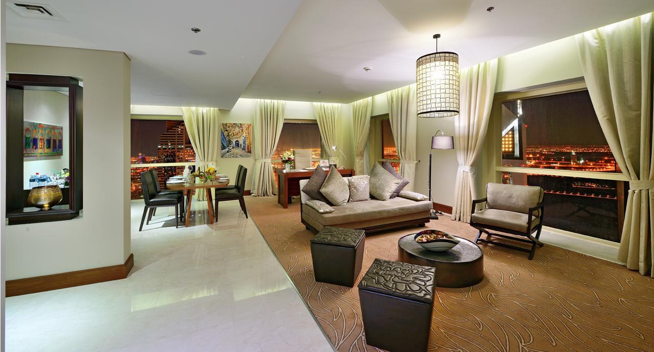The Tower Plaza Hotel Dubai Buitenkant foto A suite at the hotel