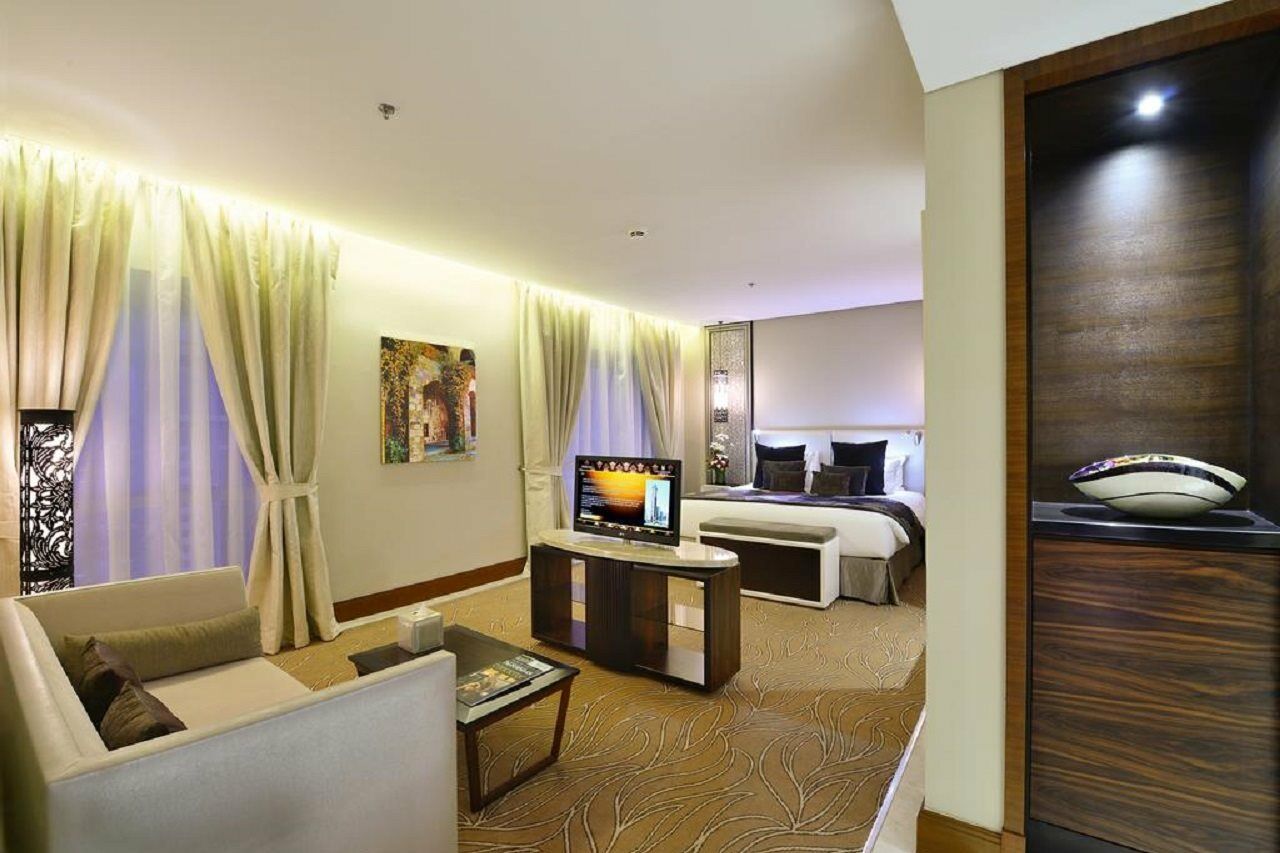 The Tower Plaza Hotel Dubai Buitenkant foto A room at the hotel
